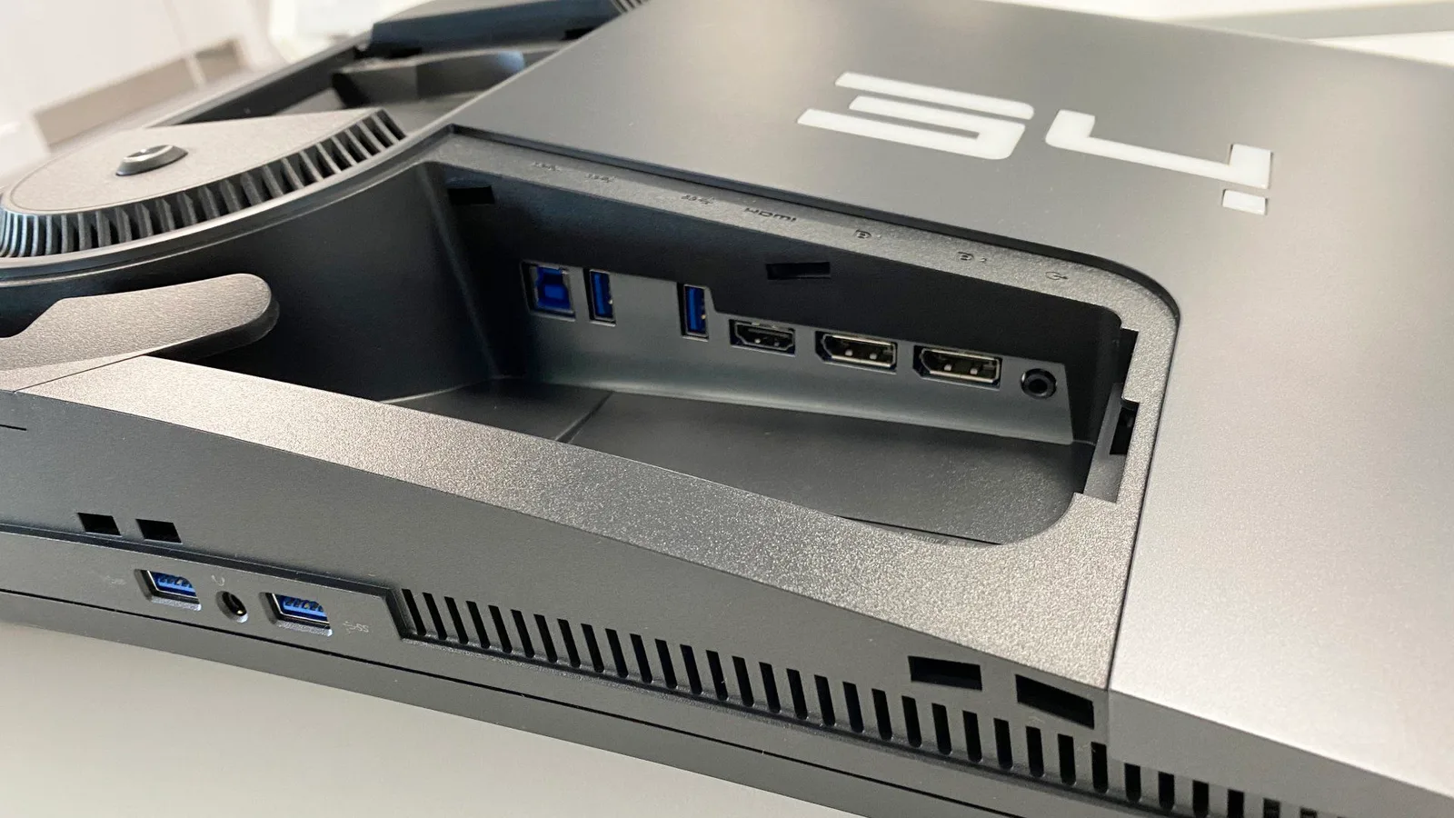 Alienware 34 QD-OLED AW3423DWF — Connectivity & Ports