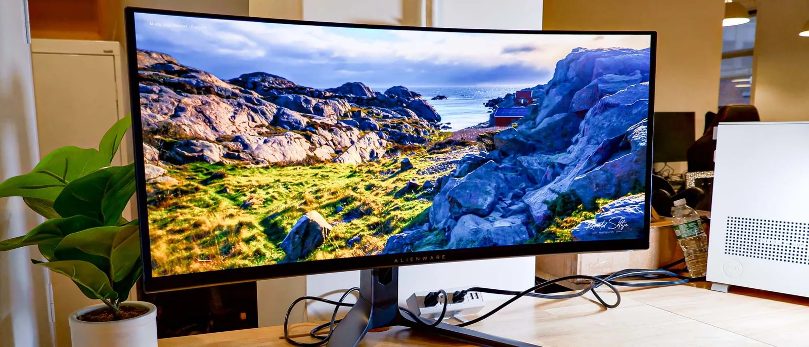 Alienware 34 QD-OLED AW3423DWF — photo 8 of 11