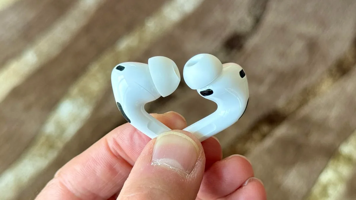 Apple AirPods Pro 3 — photo 11 of 12