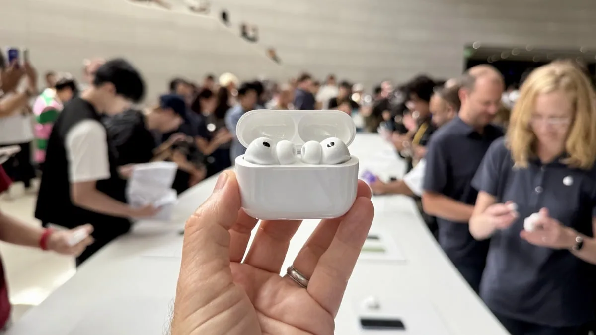 Apple AirPods Pro 3 — photo 9 of 12