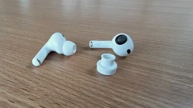 Apple AirPods Pro 3 — photo 8 of 12