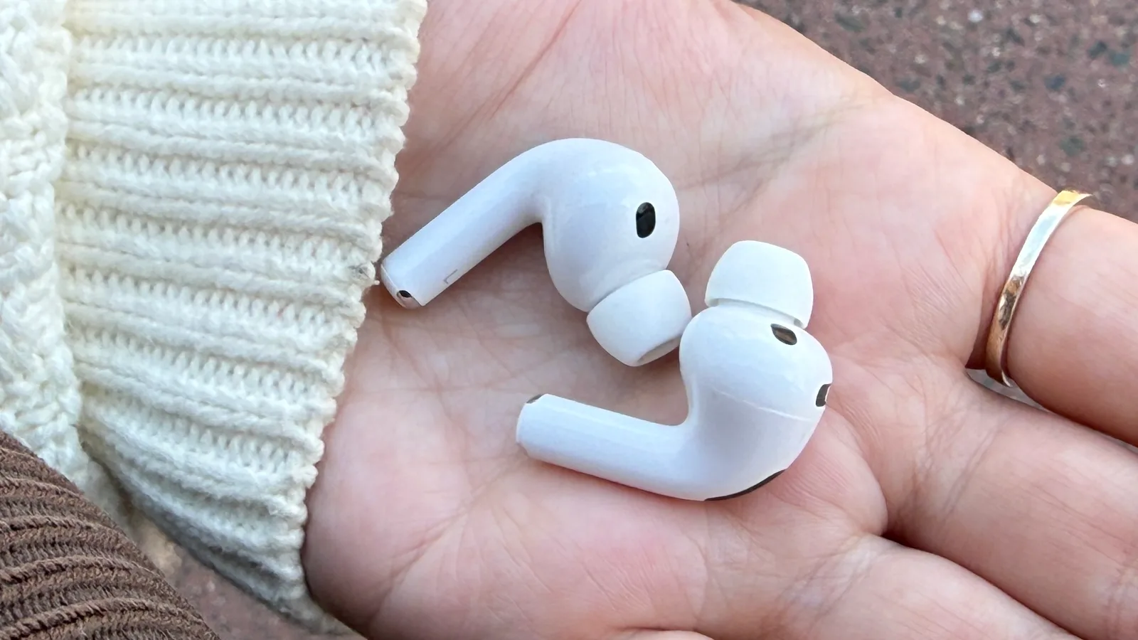 Apple AirPods Pro 3 — photo 6 of 12