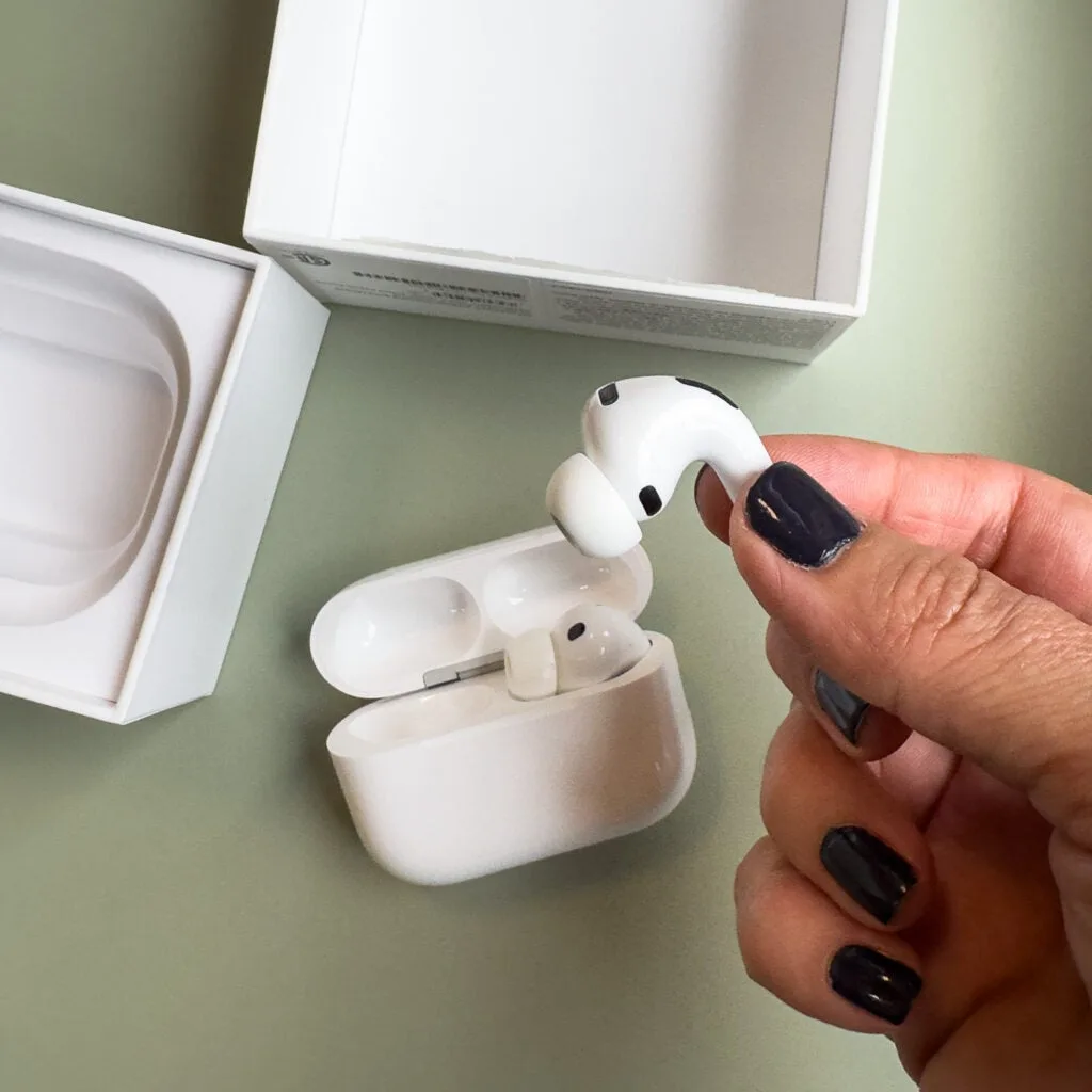 Apple AirPods Pro 3 — photo 10 of 12