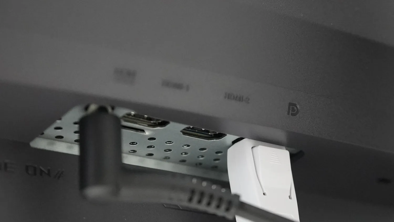 Asus ROG Strix XG32UCWMG — photo 17 of 19