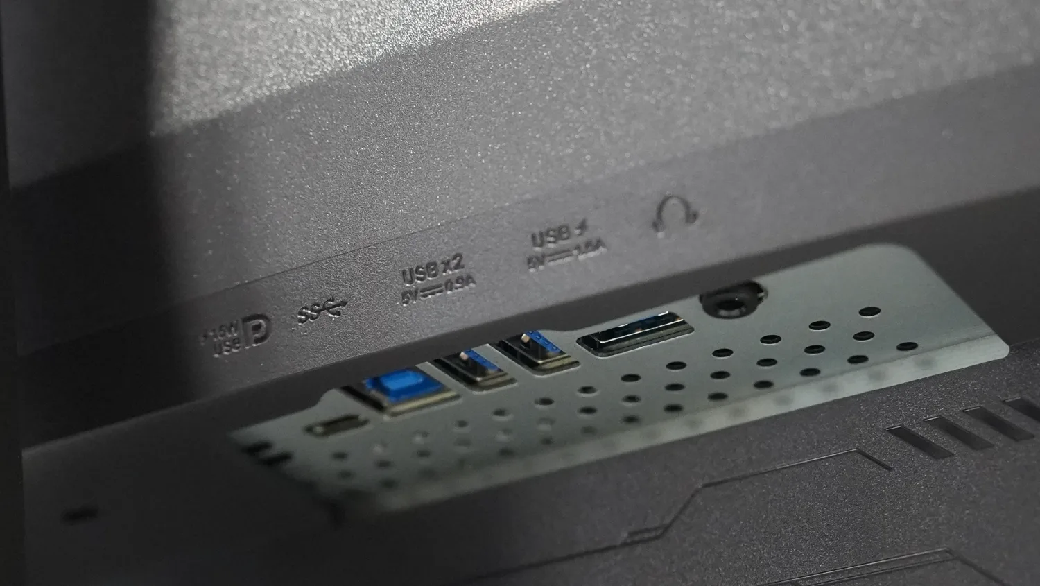 Asus ROG Strix XG32UCWMG — photo 18 of 19