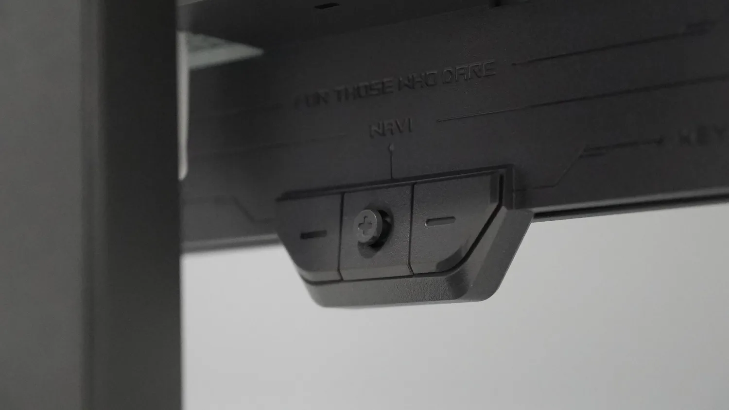 Asus ROG Strix XG32UCWMG — photo 6 of 19