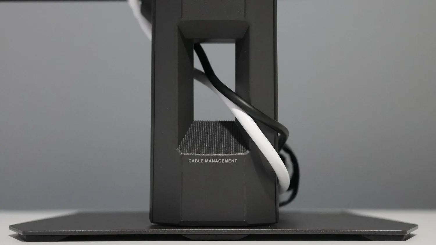 Asus ROG Strix XG32UCWMG — photo 15 of 19