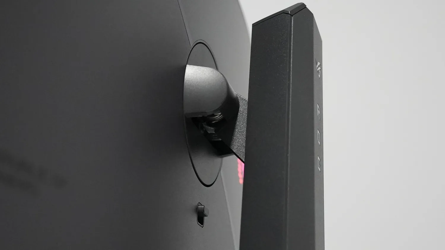 Asus ROG Strix XG32UCWMG — photo 16 of 19