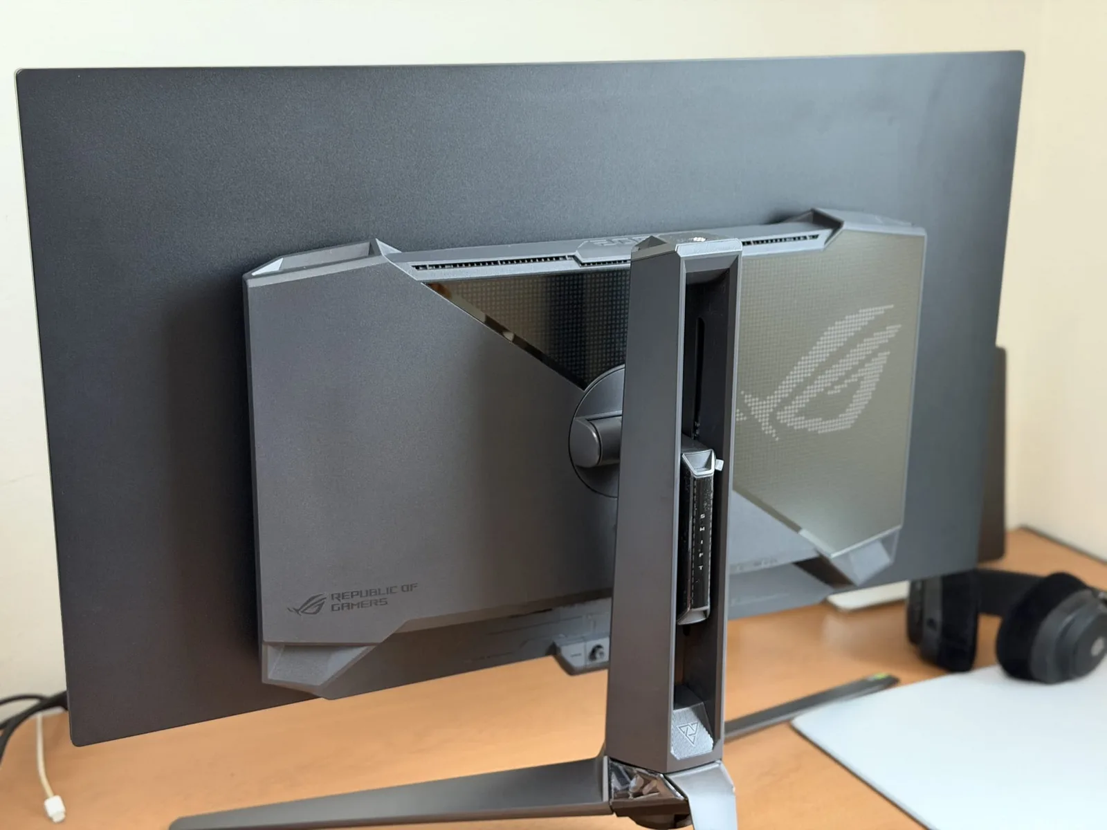 ASUS ROG Swift PG32UCDM3 — photo 7 of 8