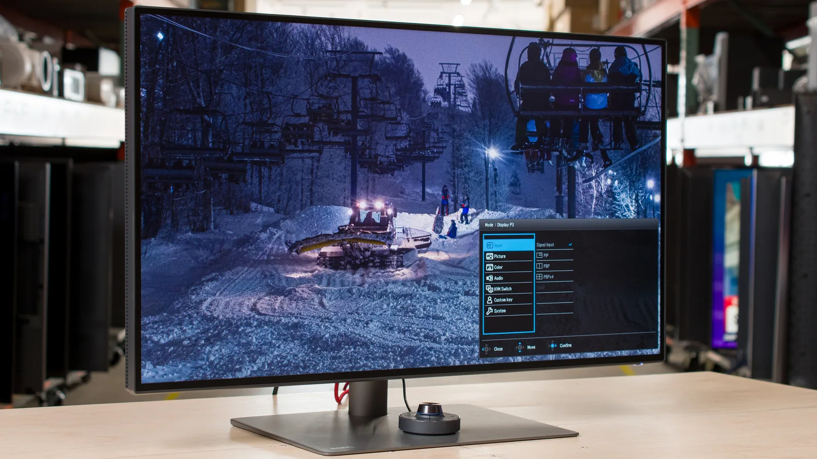 BenQ PD3225U — photo 2 of 3