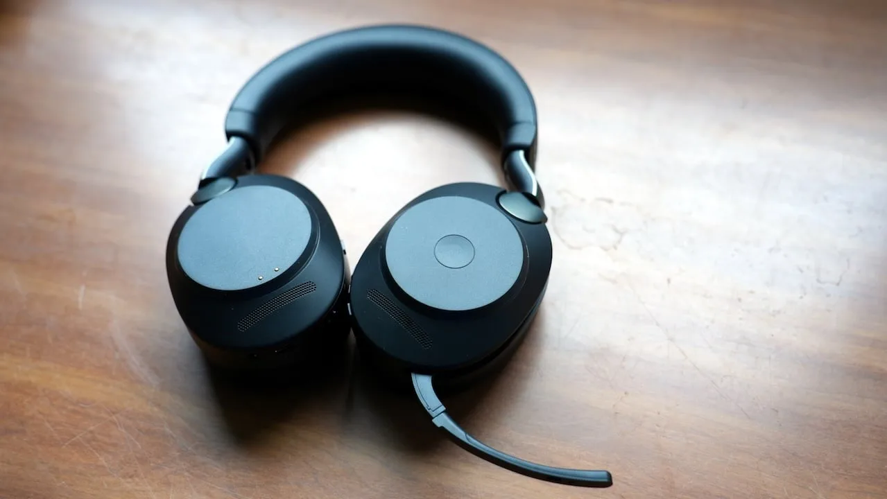 Jabra Evolve2 85 Review: 78/100 — Long-Lasting ANC for Pros