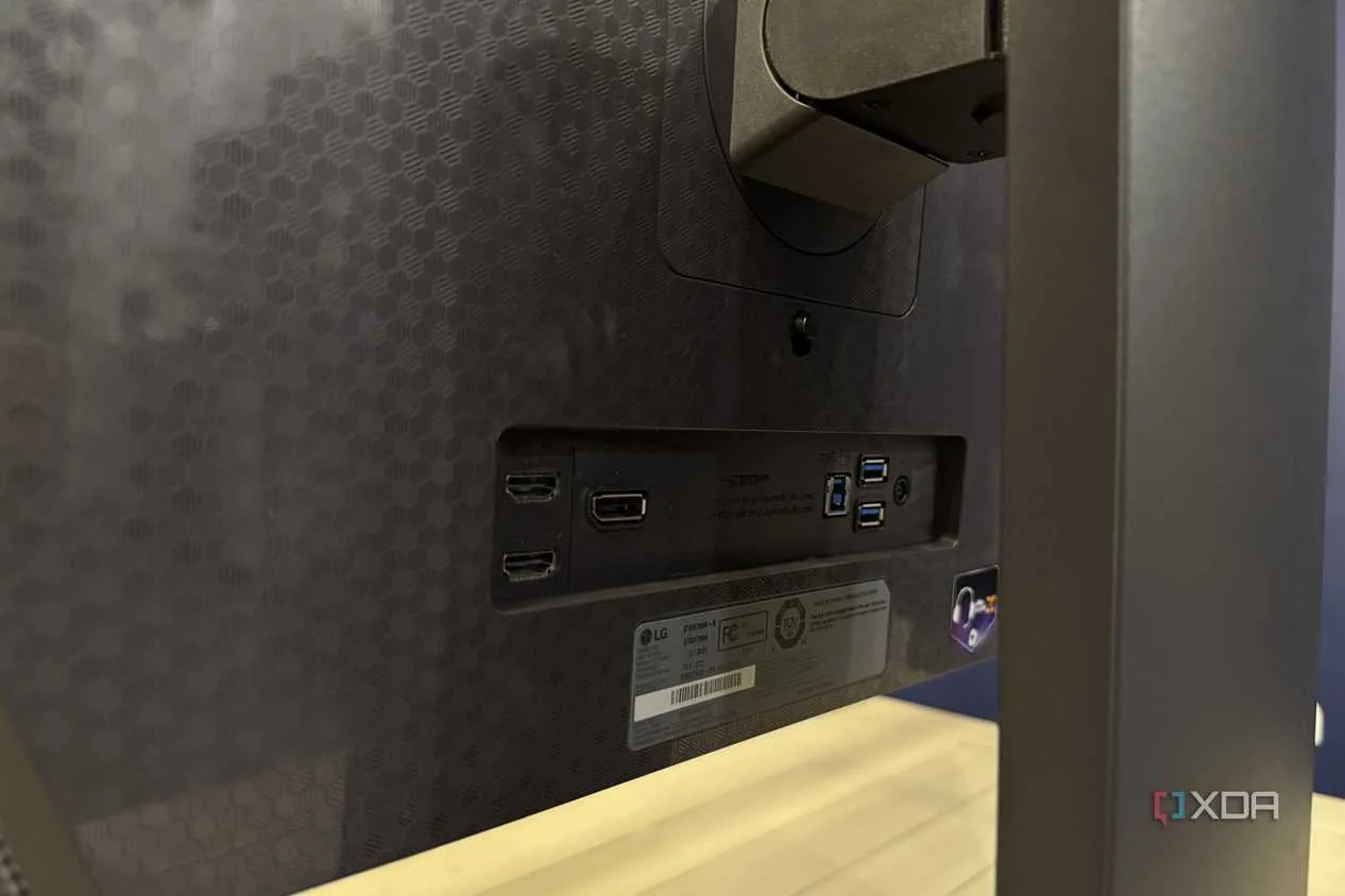LG 27GX790A — photo 13 of 21