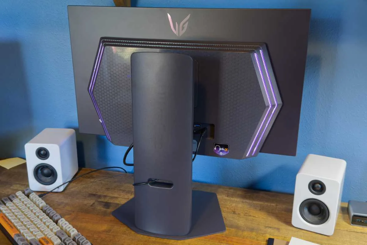 LG 27GX790A — photo 10 of 21