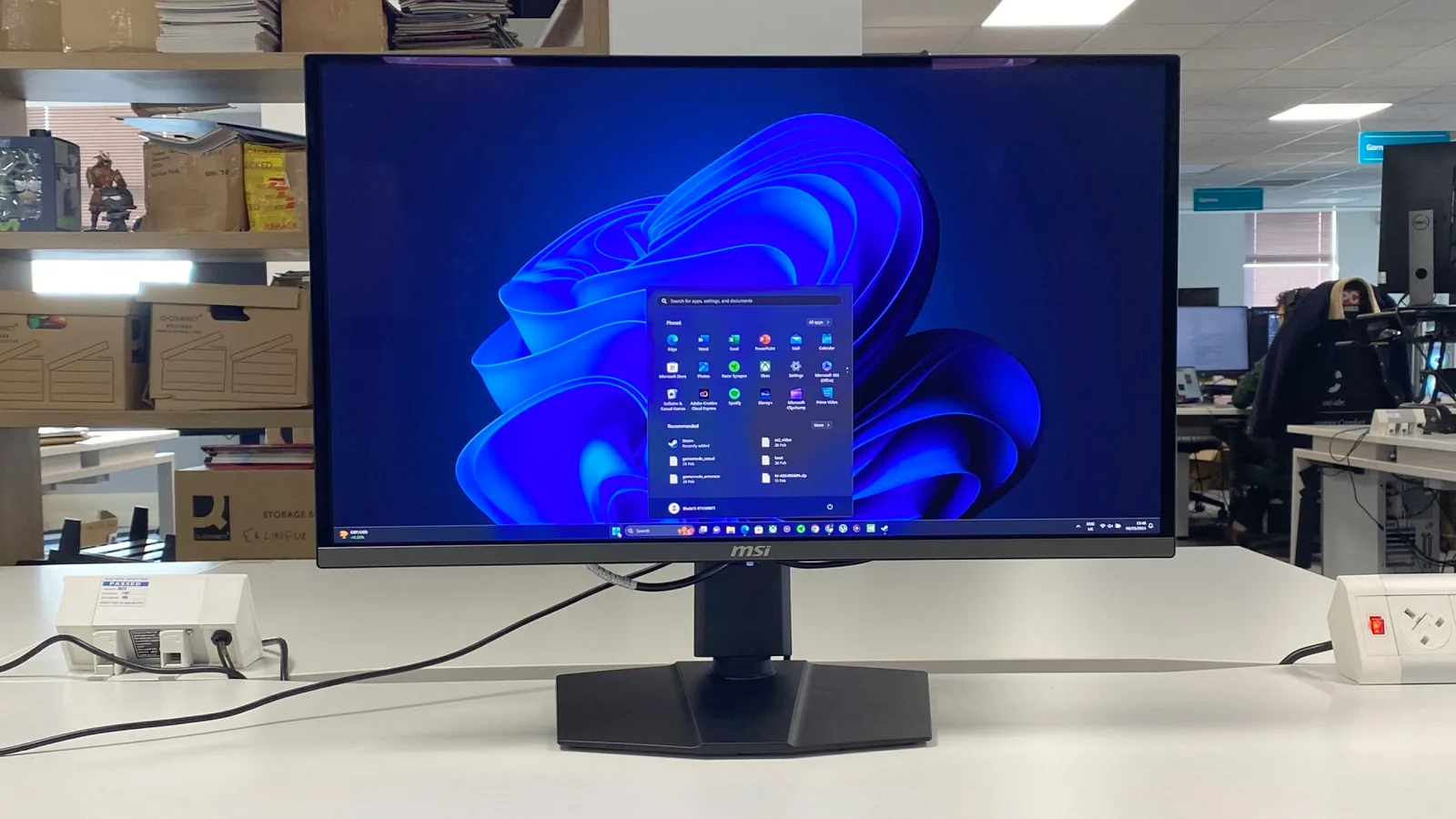 MSI MPG 271QRX — photo 8 of 10