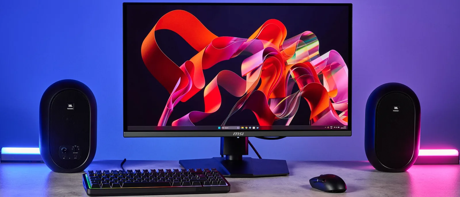 MSI MPG 272URX QD-OLED photo 2