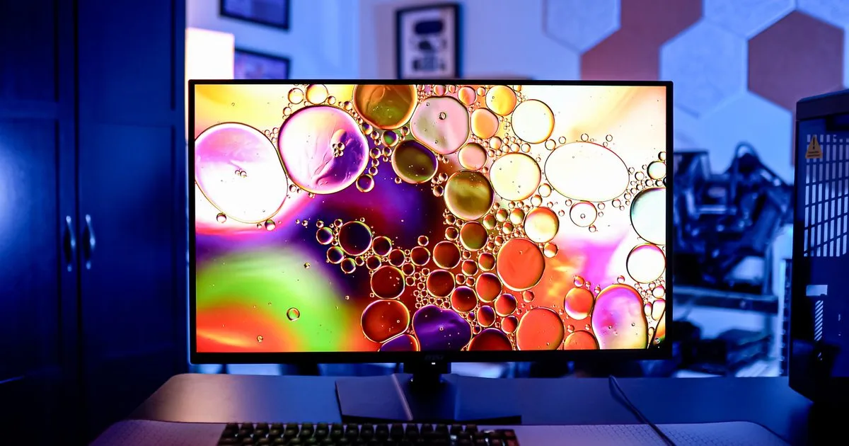 MSI MPG 321URX QD-OLED — photo 7 of 10