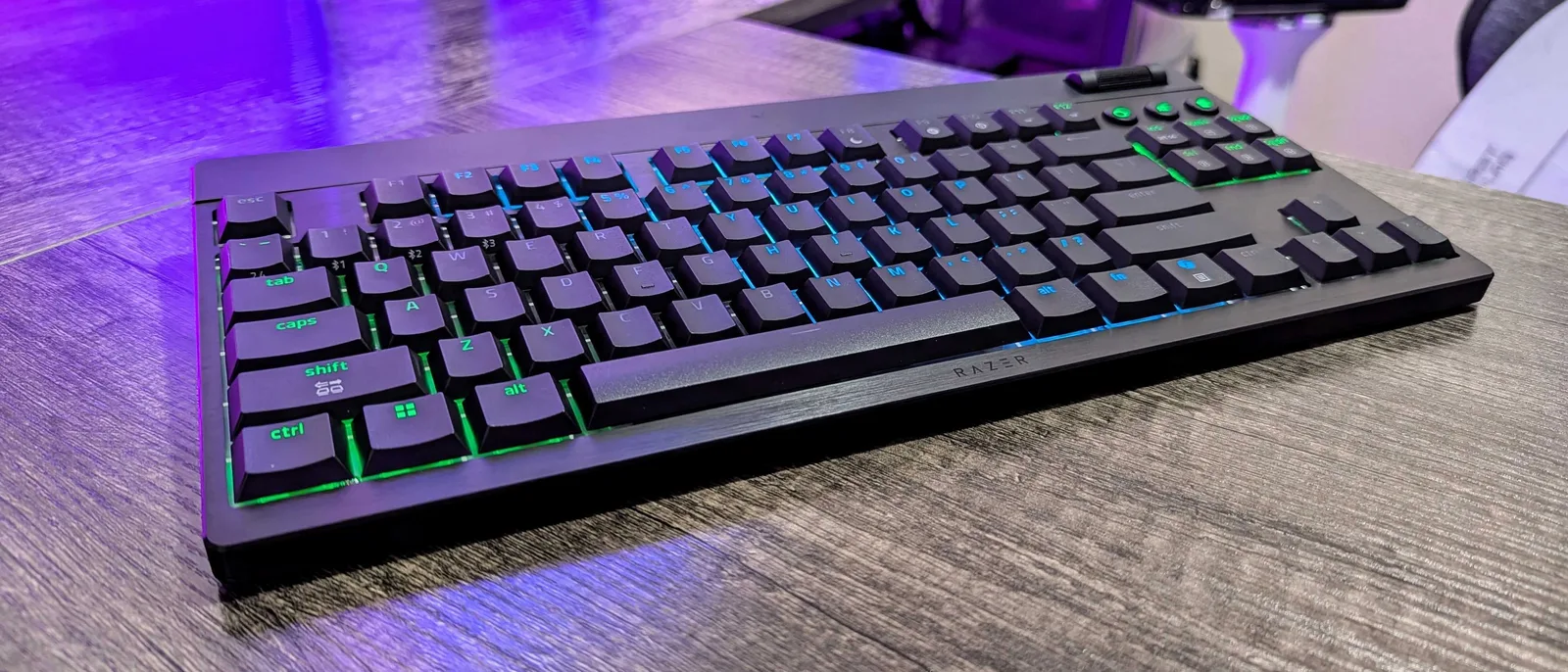 Razer BlackWidow V4 Low-Profile HyperSpeed — photo 6 of 10
