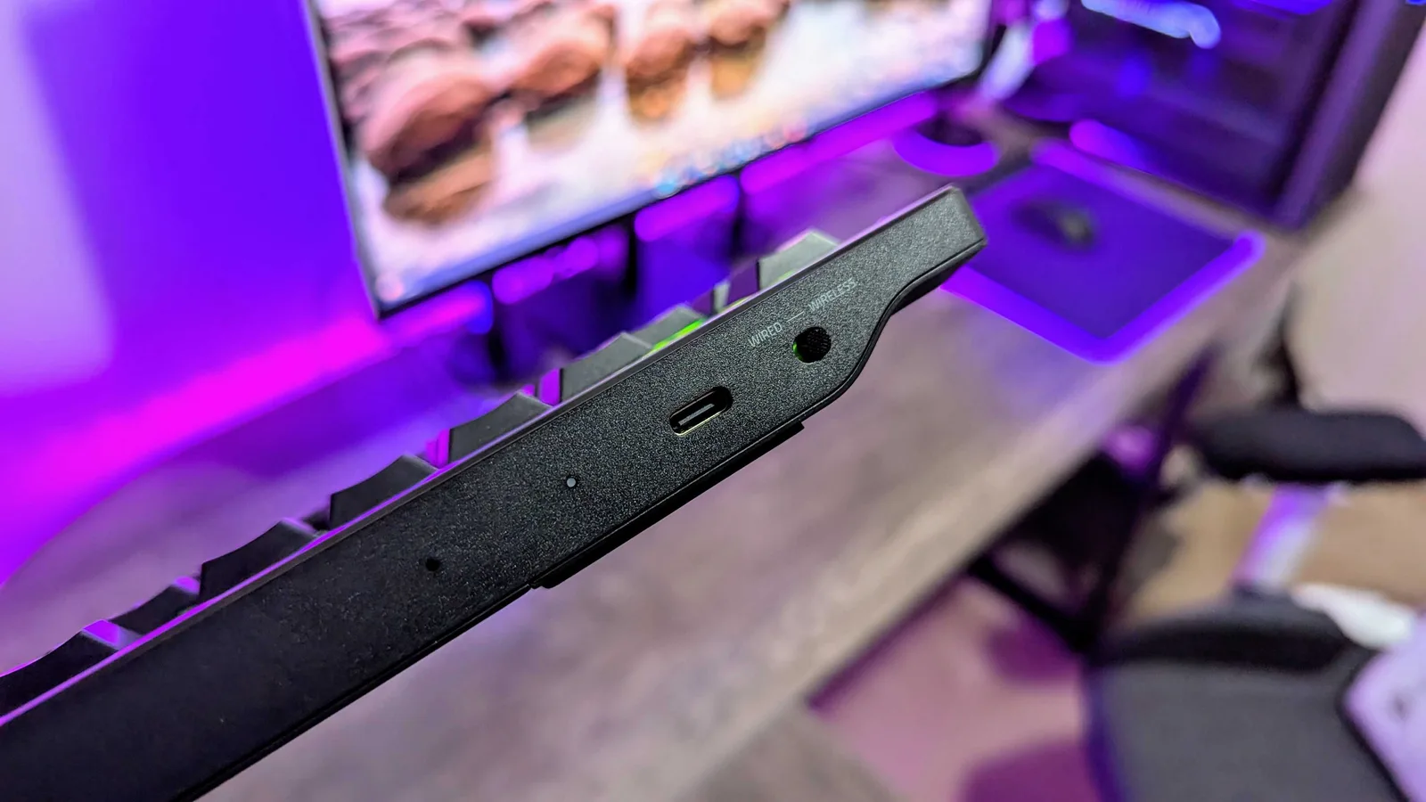 Razer BlackWidow V4 Low-Profile HyperSpeed — photo 9 of 10