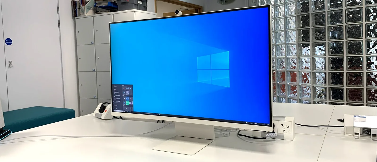 Samsung M8 Smart Monitor 2024 — photo 2 of 4