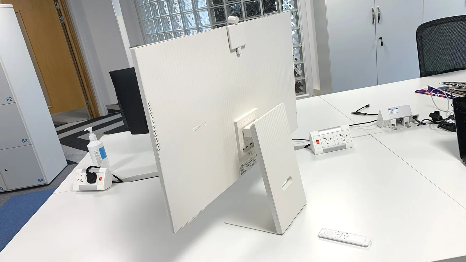Samsung M8 Smart Monitor 2024 — photo 3 of 4
