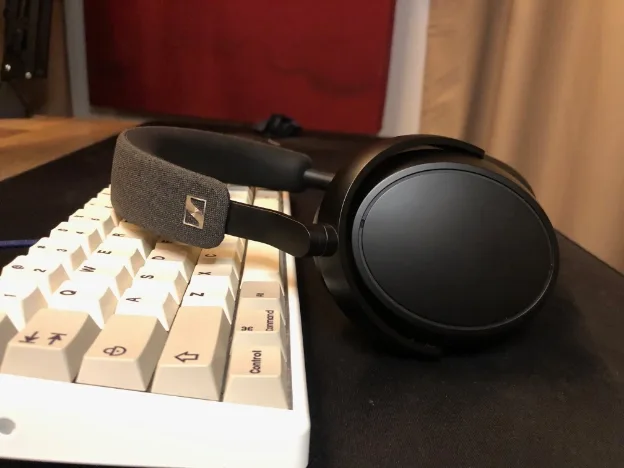 Sennheiser Momentum 4 — photo 6 of 9