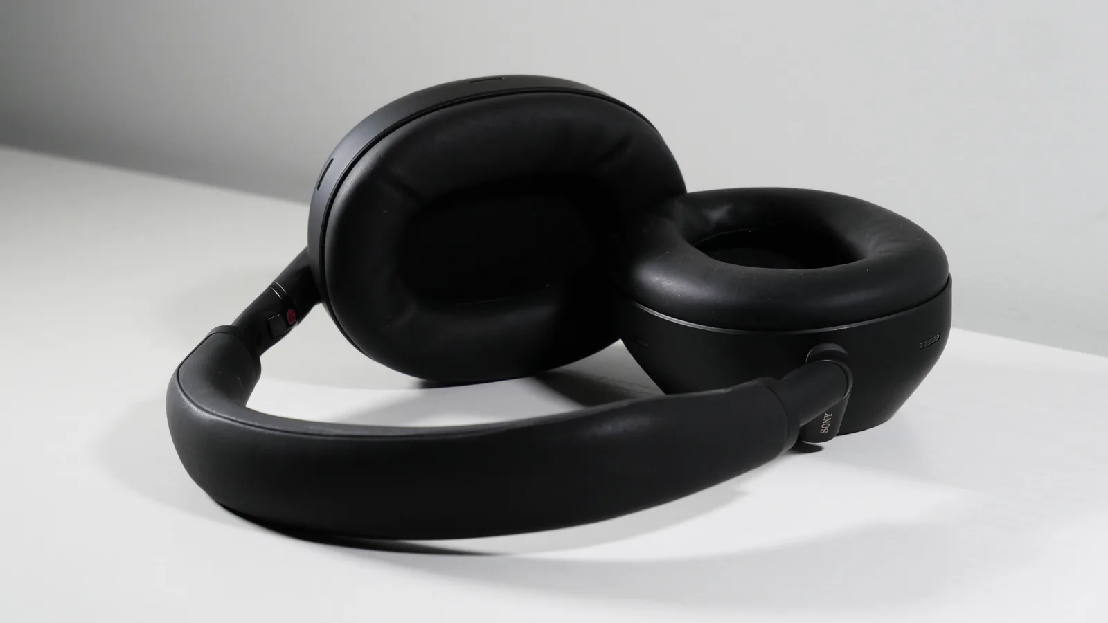 Sony WH-1000XM6 — photo 8 of 12