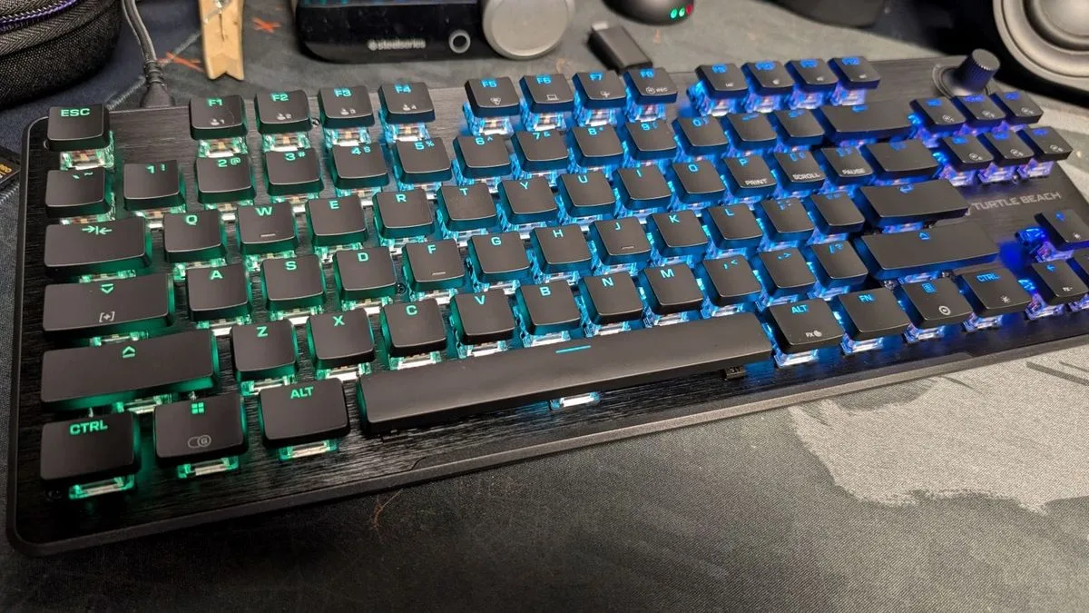 Turtle Beach Vulcan II TKL — photo 6 of 10